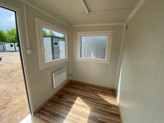 Bürocontainer mit Fenster